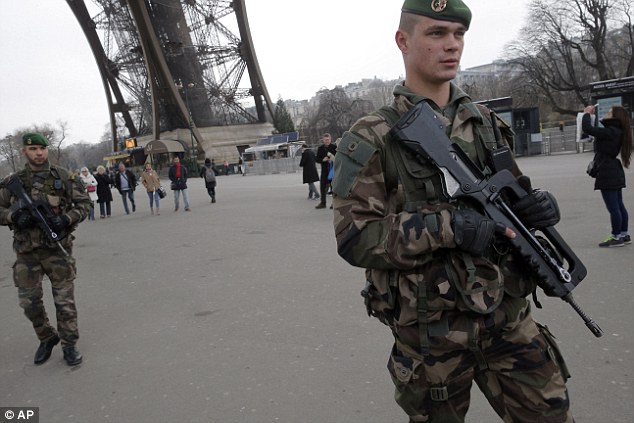 Οι Γάλλοι άρχισαν να αγαπούν τον στρατό και την Αστυνομία - Φωτογραφία 1