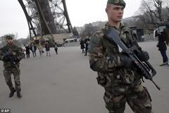 Οι Γάλλοι άρχισαν να αγαπούν τον στρατό και την Αστυνομία