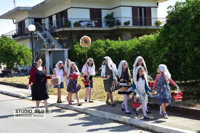 Τα κάλαντα του Λαζάρου από τα παιδιά του Ροεινού [photos] - Φωτογραφία 3