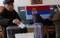 Στις κάλπες για τις πρόωρες εκλογές οι Σέρβοι