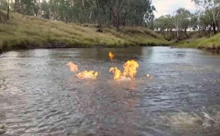 Πυρκαγιά σε ποταμό της Αυστραλίας για διαμαρτυρία [video] - Φωτογραφία 1