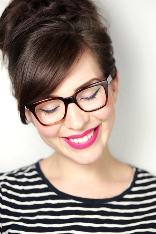 7 μικρά μυστικά μακιγιάζ για όσες φορούν γυαλιά μυωπίας [photos] - Φωτογραφία 2