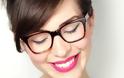 7 μικρά μυστικά μακιγιάζ για όσες φορούν γυαλιά μυωπίας [photos]