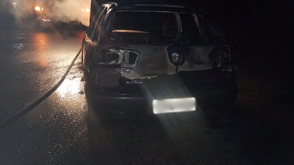 Φωτιά κατέστρεψε αυτοκίνητο στη Φθιώτιδα [photos] - Φωτογραφία 3