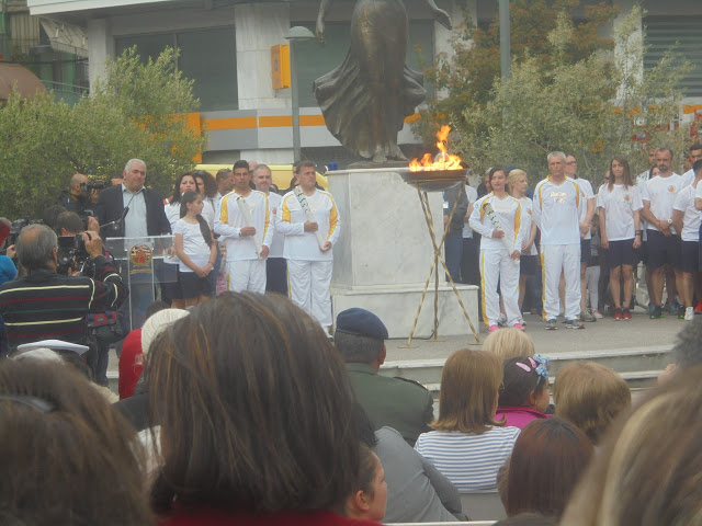 Με τιμές και τη δέουσα λαμπρότητα υποδέχθηκε την Ολυμπιακή Φλόγα η ΚΑΤΕΡΙΝΗ - Φωτογραφία 2