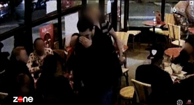 Ανατριχιαστικό βίντεο: Η στιγμή που ο Brahim Abdeslam ανατινάζεται στο τρομοκρατικό χτύπημα στο Παρίσι [video] - Φωτογραφία 3