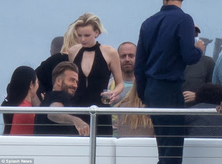 Ποια είναι αυτή η ξανθιά και τι κάνει σε σκάφος με τον David Beckham; [photos] - Φωτογραφία 1