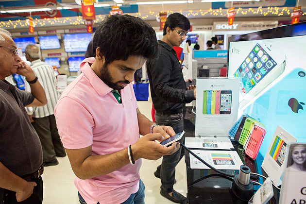 Η Ινδικές αρχές υποχρεώνουν την Apple να εγκαταστήσει ένα κουμπί πανικού - Φωτογραφία 2