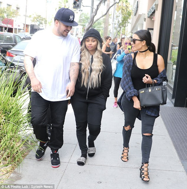 Δείτε με ποιους βγήκε έξω η Kim Kardashian! [photos] - Φωτογραφία 3