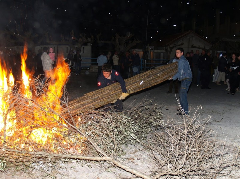 Με λαμπάδες 6 μέτρων θα γιορτάσουν τη Μεγάλη Παρασκευή στην Αργυρούπολη [photos] - Φωτογραφία 3