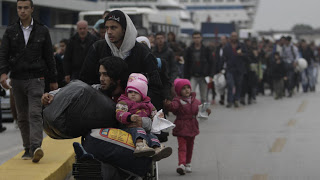 Πόσοι είναι οι πρόσφυγες και οι μετανάστες στον Πειραιά και που θα πάνε; - Φωτογραφία 1