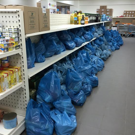 Διανομή τροφίμων και παιχνιδιών στο Δήμο Γλυφάδας - Φωτογραφία 2