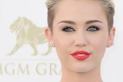 Δείτε πόσο έχει αλλάξει η Miley Cyrus [photos]