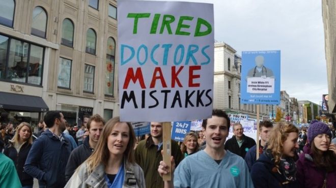 Η πρώτη 48 απεργία των ειδικευόμενων γιατρών στη Μεγάλη Βρετανία από το 1975 - Φωτογραφία 2