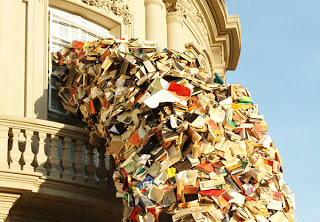 5.000 βιβλία “πετάχτηκαν” από το παράθυρο! - Φωτογραφία 1
