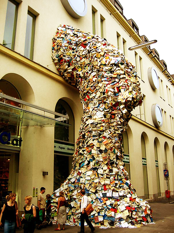 5.000 βιβλία “πετάχτηκαν” από το παράθυρο! - Φωτογραφία 6