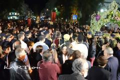 Μεγάλη Παρασκευή στην Κόρινθο, συνάντηση Επιταφίων [video]