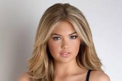 Η Kate Upton με μαύρα δερμάτινα βολτάρει και τρελαίνει... [photos]
