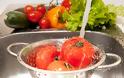 Προσοχή: Τι πρέπει να ξέρετε για το πλύσιμο των φρούτων και των λαχανικών;