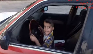 ΑΠΙΣΤΕΥΤΟ! Δείτε τι κάνει αυτός ο 3χρονος μόλις πιάνει στα χέρια του το τιμόνι! [video] - Φωτογραφία 1