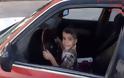 ΑΠΙΣΤΕΥΤΟ! Δείτε τι κάνει αυτός ο 3χρονος μόλις πιάνει στα χέρια του το τιμόνι! [video]