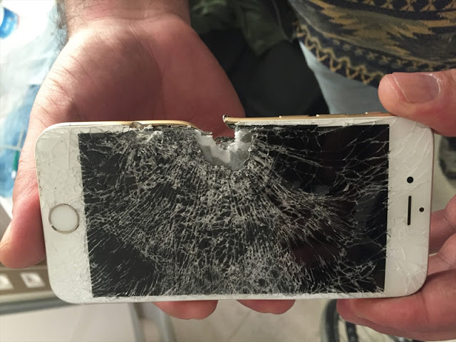 Τούρκος στρατιώτης γλύτωσε με το iPhone του από πυροβολισμό - Φωτογραφία 3