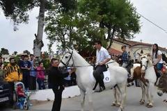 Περιφορά της Ιερής Εικόνας του Αγίου Γεωργίου με άλογα