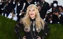 Τους κούφανε! Δείτε τι εμφάνιση έκανε η Madonna στο Met Gala [photos] - Φωτογραφία 2