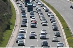 Ταλαιπωρία για τους εκδρομείς - Ουρά 30 χλμ. πριν τη γέφυρα στο Ρίο [photos]