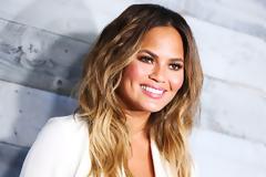 Η Chissy Teigen μας δείχνει το μωρό της... [photos]