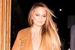 Chrissy Teigen: Πώς είναι το σώμα της μετά τη γέννα; [photos]