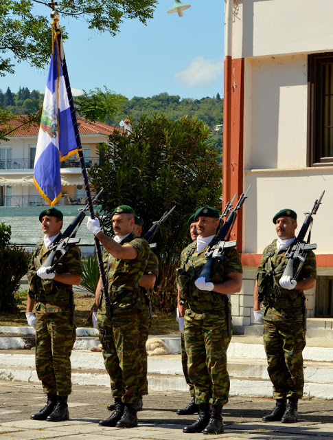 Τον προστάτη του Στρατού Ξηράς Άγιου Γεώργιο τίμησε η ΙΜΠ. Παρουσιάστηκε σύγχρονος οπλισμός των Ειδικών Δυνάμεων. Video και φωτογραφίες - Φωτογραφία 2