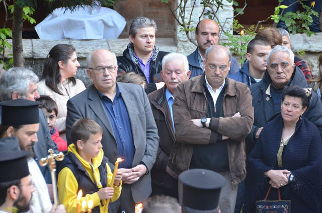 Πλήθος πιστών στην Ιερά Μονή Ζωοδόχου Πηγής στο Ανθοχώρι Μετσόβου [photos] - Φωτογραφία 4