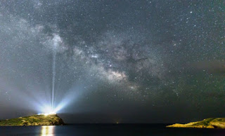 Η εκπληκτική φωτογραφία της NASA που ο ναός του Σουνίου «φωτίζει» τον Γαλαξία! - Φωτογραφία 3