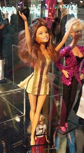 Η Ελενα Παπαρίζου έγινε κούκλα Barbie - Δεν τη λες και ολόιδια... [photo] - Φωτογραφία 2