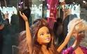 Η Ελενα Παπαρίζου έγινε κούκλα Barbie - Δεν τη λες και ολόιδια... [photo] - Φωτογραφία 2
