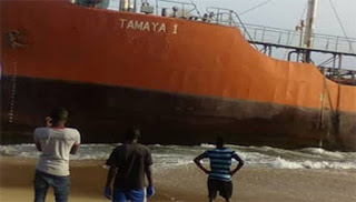 Εγκαταλελειμμένο τάνκερ ξεβράστηκε στις ακτές της Λιβερίας - Έρευνα για το τί απέγινε το πλήρωμα - Φωτογραφία 1