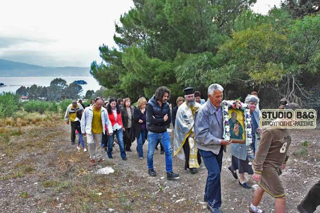 Παραλίγο ατύχημα με άλογα κατά την Λιτανεία της εικόνας του Αγίου Ιωάννη του θεολόγου στο Ναύπλιο [photo+video] - Φωτογραφία 5