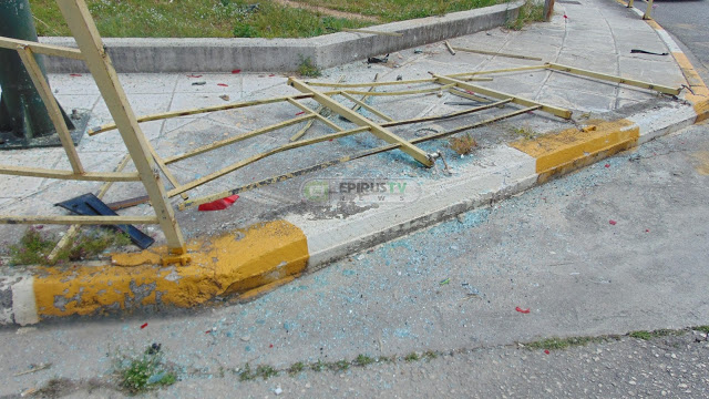 Ιωάννινα: Τροχαίο στη διασταύρωση των ΤΕΙ. Το ένα όχημα ντελαπάρισε, 2 τραυματίες [photos] - Φωτογραφία 7
