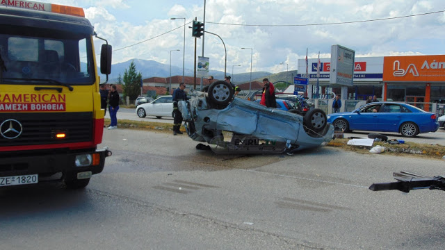 Ιωάννινα: Τροχαίο στη διασταύρωση των ΤΕΙ. Το ένα όχημα ντελαπάρισε, 2 τραυματίες [photos] - Φωτογραφία 8