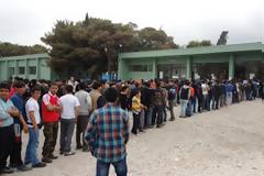 Τα κέρδη του στρατιωτικού κατεστημένου από την άθλια σίτιση των προσφύγων