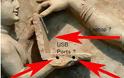 ΘΑ ΤΡΕΛΑΘΟΥΜΕ ΤΕΛΕΙΩΣ! Γλυπτό του 1ου π.Χ. αιώνα με αρχαία Ελληνίδα να κρατάει λάπτοπ; [video] - Φωτογραφία 1