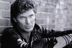 Θα πάθετε πλάκα! Δείτε τον David Hasselhoff με μαγιό στα 63 του! [photos]