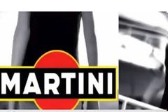 ΠΟΙΑ ήταν η ξανθιά της διαφήμισης Martini με τον Ωνάση; [photos+video]