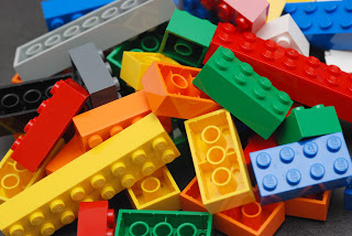 Επιδιορθώσεις τοίχων με...Lego! - Φωτογραφία 1