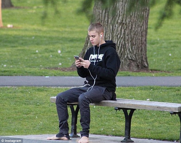 Δείτε τι έκανε ο Justin Bieber σε πάρκο! [photo] - Φωτογραφία 2
