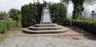 Ντροπή….”Μαύρισαν” Το Μνημείο Του Άρη Βελουχιώτη Στην Σπερχειάδα… [photos] - Φωτογραφία 1