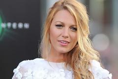 ΚΟΥΚΛΑΡΑ η εγκυμονούσα Blake Lively στο Φεστιβάλ Καννών! [photos]