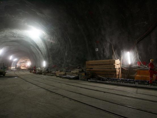 Εγκαινιάζεται το υπερ-τούνελ της Ελβετίας - Ταξίδι 57 χλμ. στα «σπλάχνα» των Άλπεων - Φωτογραφία 2