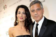 Θα πάθετε πλάκα! Δείτε πώς εμφανίστηκε η Amal Clooney στο κόκκινο χαλί στις Κάννες [photos]
